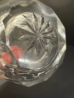 Salière double en cristal taillé signée Baccarat avec monture en métal