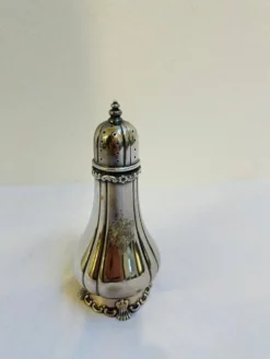 Salière en argent sterling floral par Tiffany & Co., années 1950