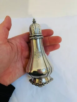 Salière en argent sterling floral par Tiffany & Co., années 1950