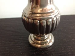 Salière en métal argenté, années 60-70
