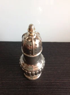 Salière en métal argenté, années 60-70