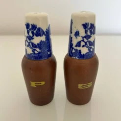 Salière et poivrier décor bleu
