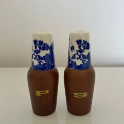 Salière et poivrier décor bleu