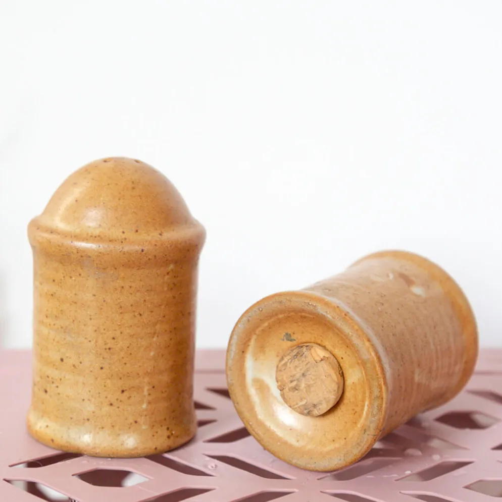 Salière et poivrier de table en grès