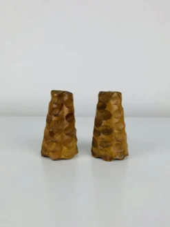 Salière et poivrier en bois d'olivier goujé vintage