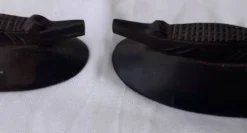 Salière et poivrier en bois sculpté