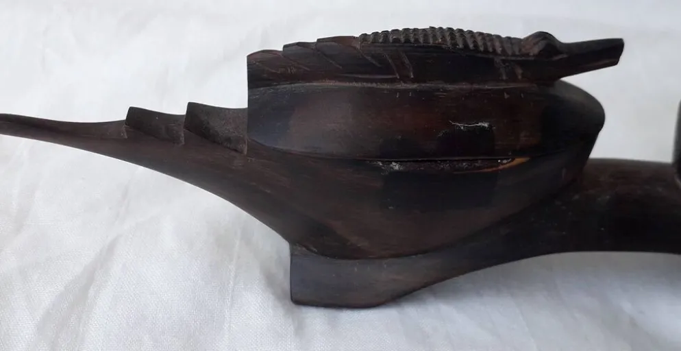 Salière et poivrier en bois sculpté