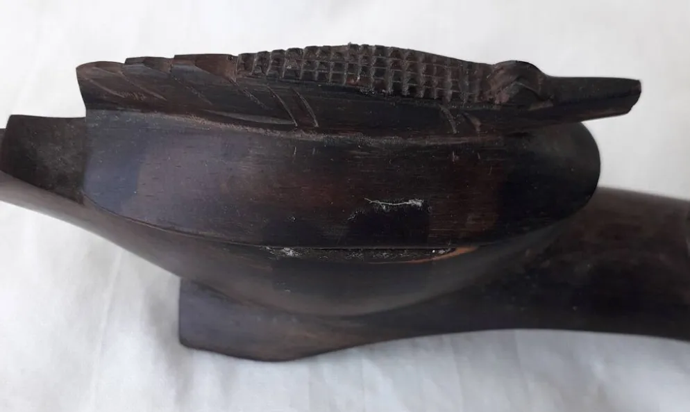 Salière et poivrier en bois sculpté