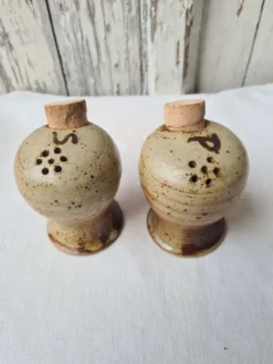 Salière et poivrier en grès
