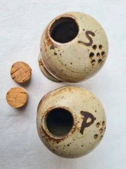 Salière et poivrier en grès
