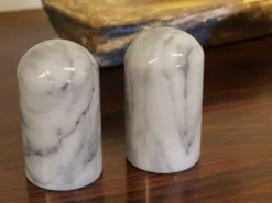 Salière et poivrier en marbre de Carrare