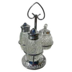 Salière et poivrier en métal argenté et verre