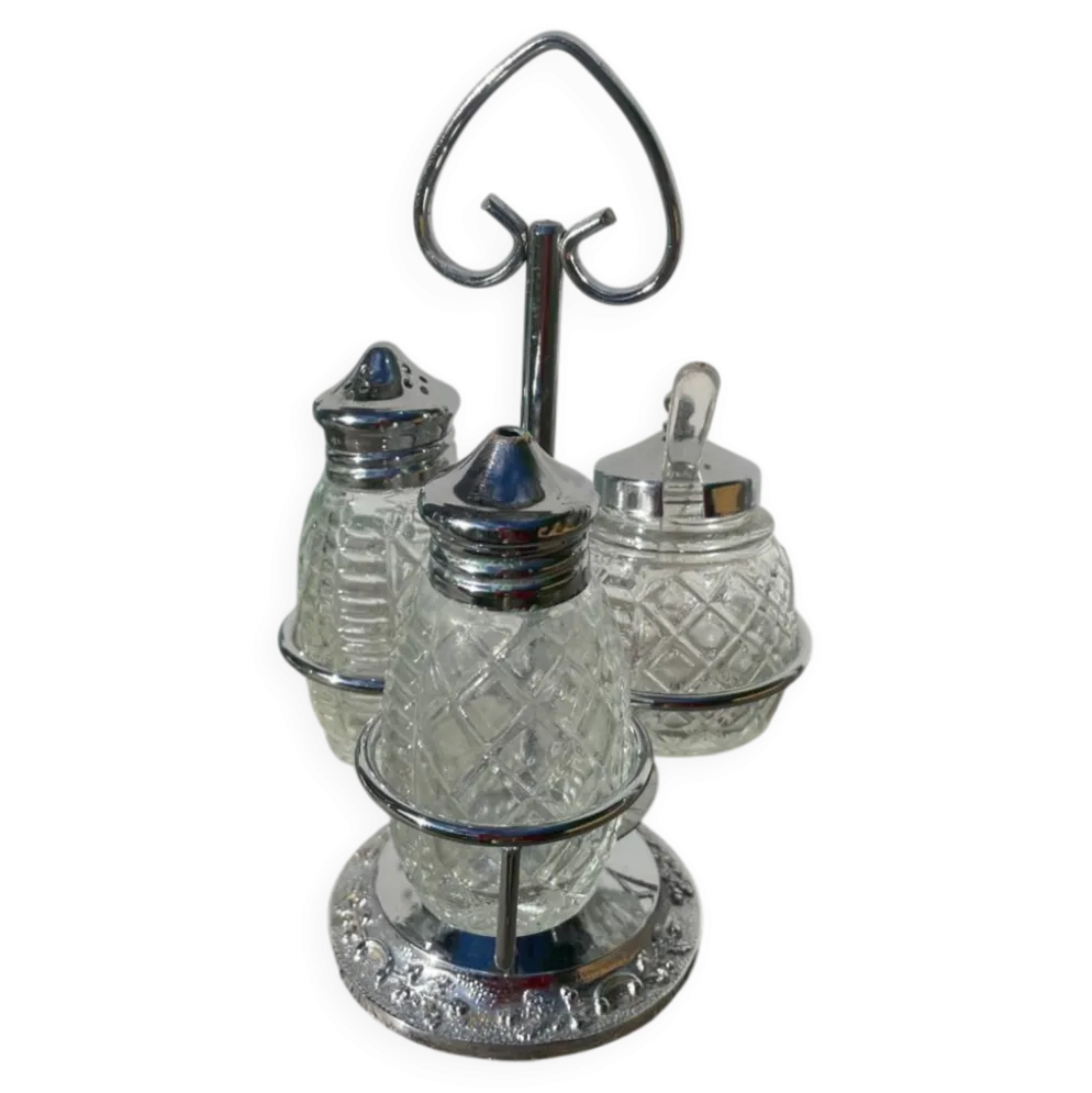 Salière et poivrier en métal argenté et verre