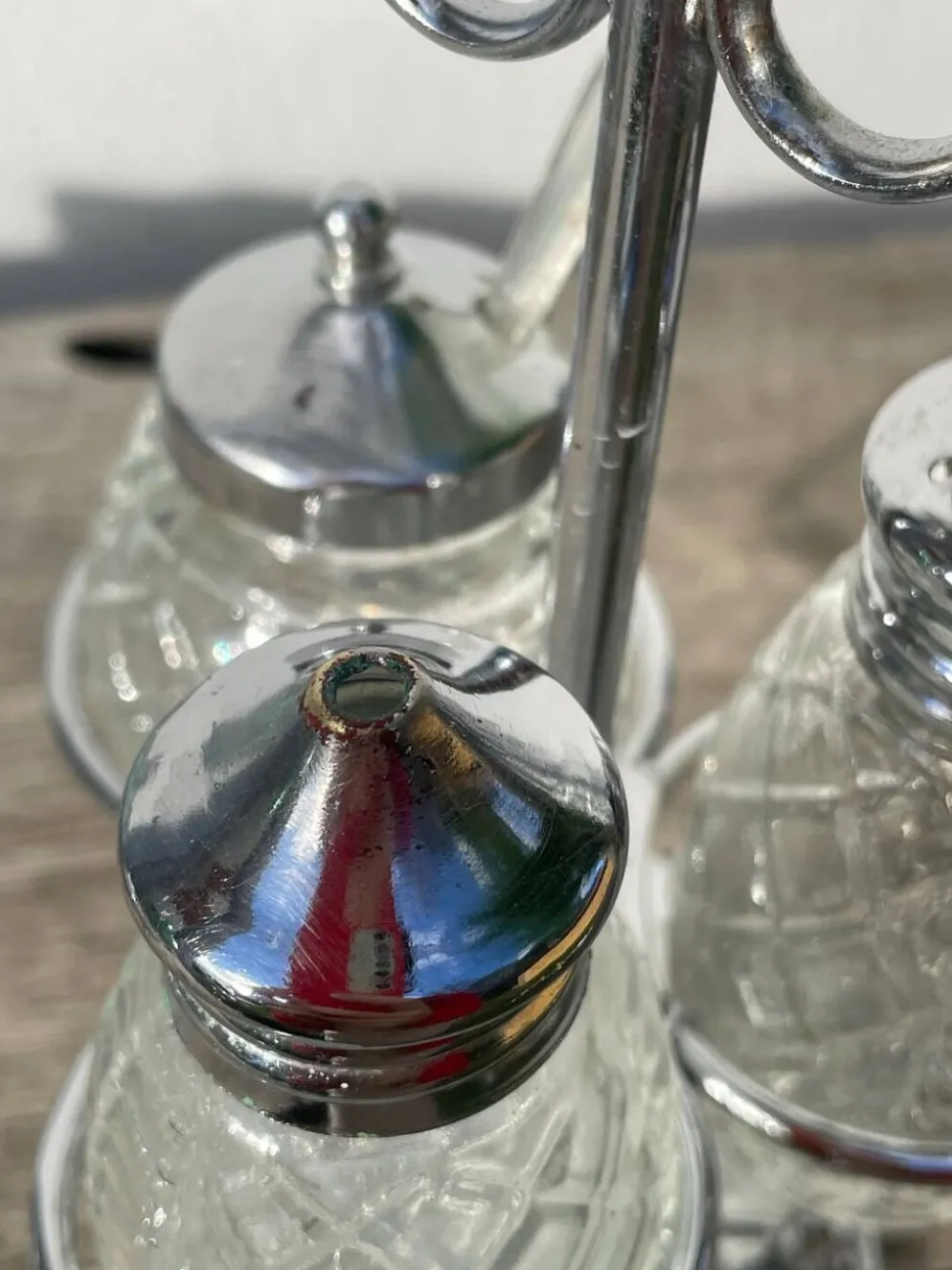 Salière et poivrier en métal argenté et verre