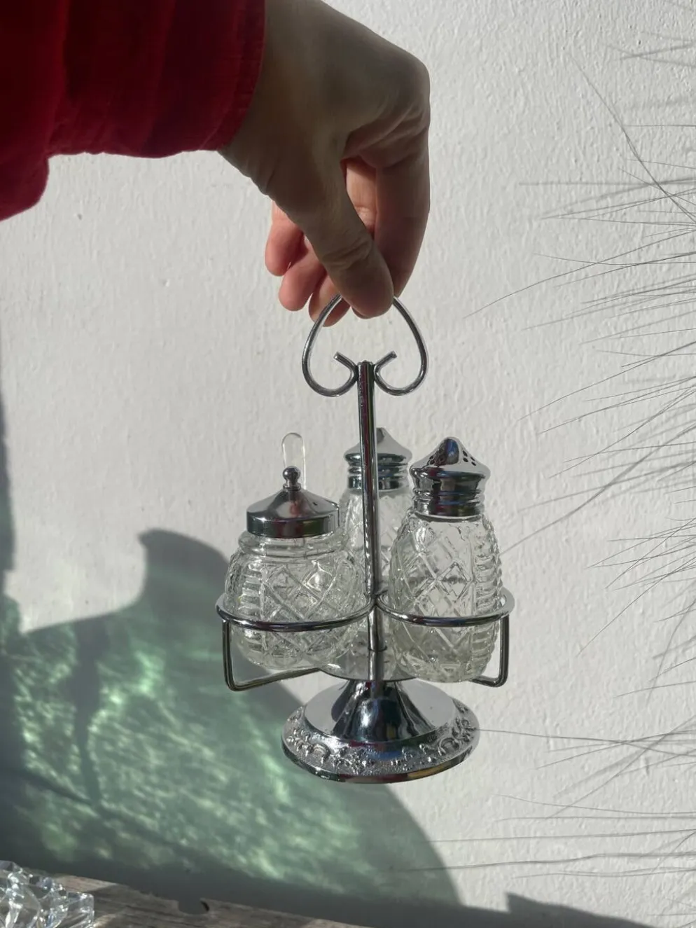 Salière et poivrier en métal argenté et verre