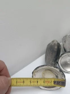 Salière et poivrier en métal argenté