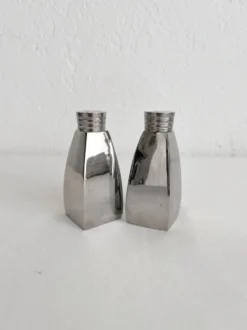 Salière et poivrier en métal chromé vintage