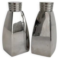 Salière et poivrier en métal chromé vintage