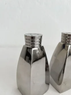 Salière et poivrier en métal chromé vintage