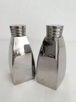 Salière et poivrier en métal chromé vintage