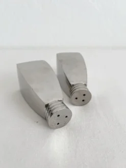 Salière et poivrier en métal chromé vintage