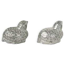 Salière et poivrier en métal figurant 2 cailles, 1970