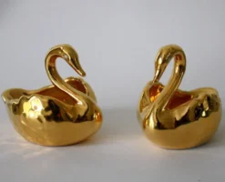 Salière et poivrier en porcelaine et doré