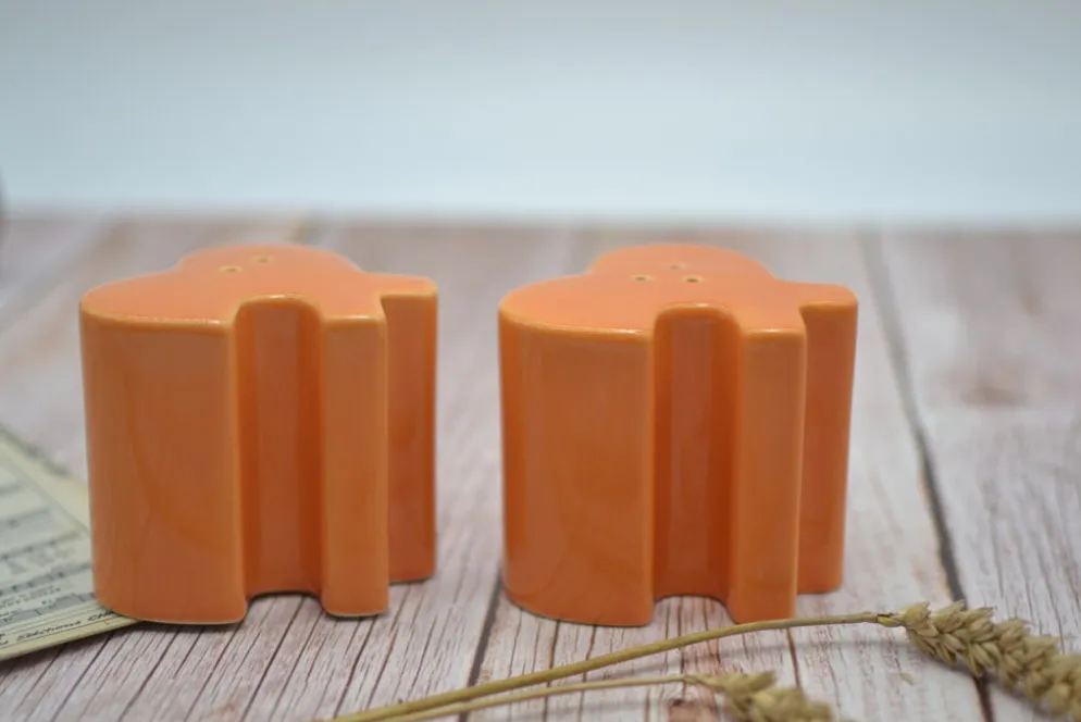 Salière et poivrière Amadeus emboitables de couleur orange