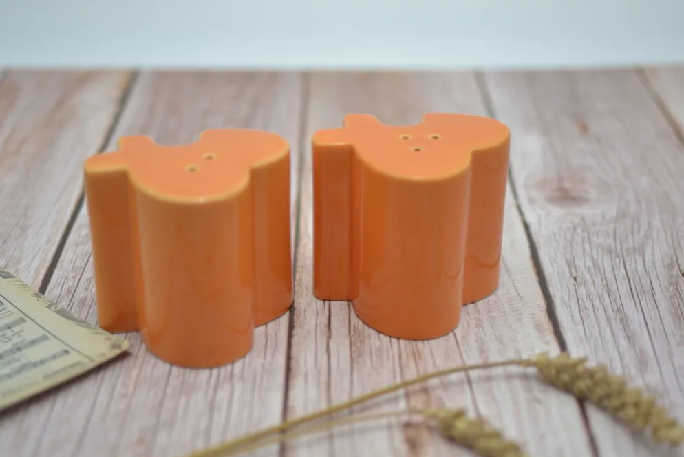 Salière et poivrière Amadeus emboitables de couleur orange