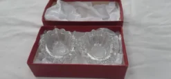 Salière et poivrière anciennes en cristal , avec leur petite cuillère