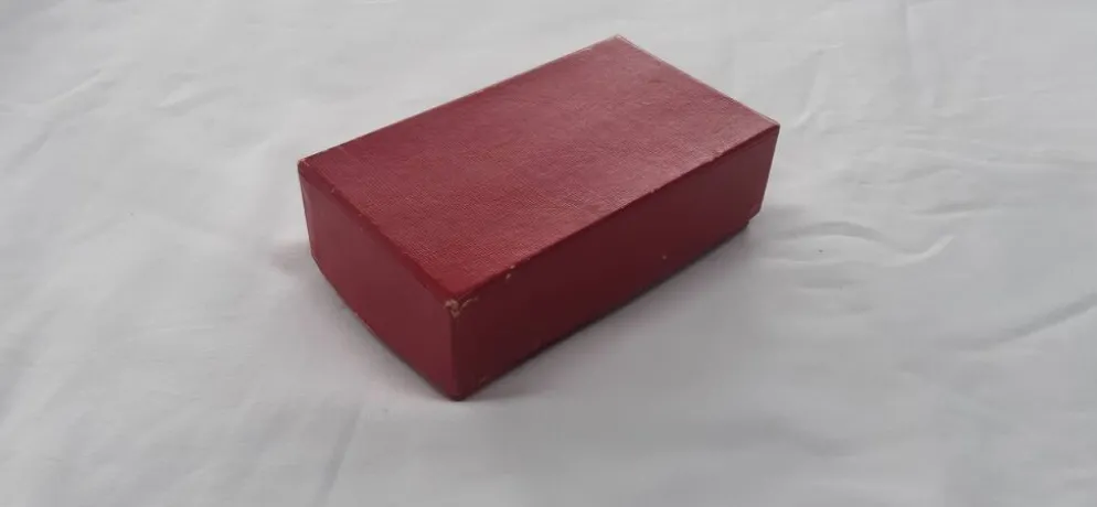 Salière et poivrière anciennes en cristal , avec leur petite cuillère