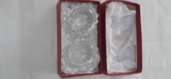 Salière et poivrière anciennes en cristal , avec leur petite cuillère