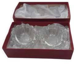Salière et poivrière anciennes en cristal , avec leur petite cuillère