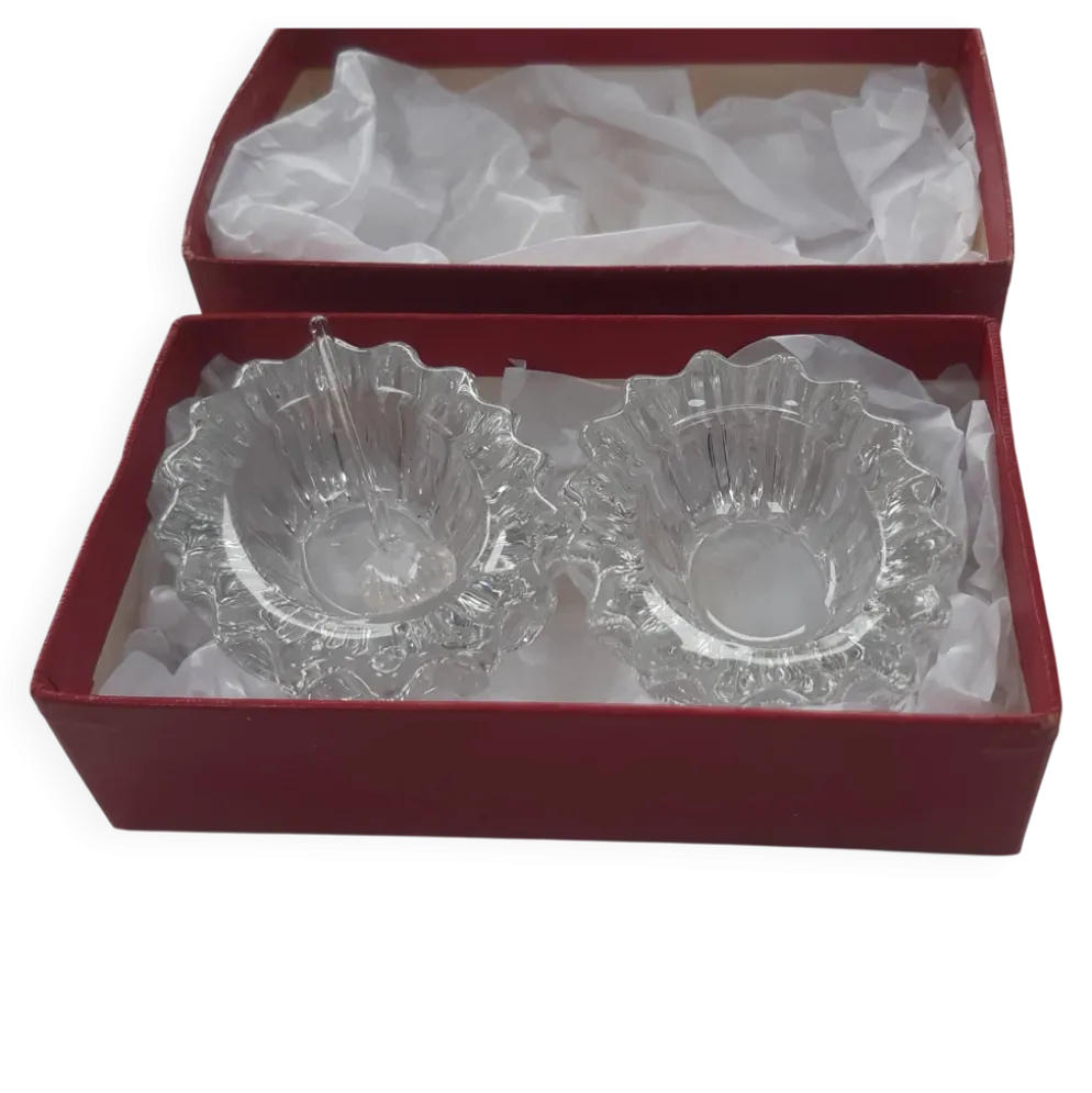 Salière et poivrière anciennes en cristal , avec leur petite cuillère