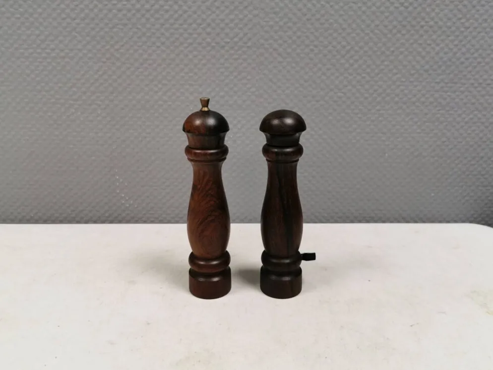 Salière et poivrière en bois de rose, Danemark 1960-70.