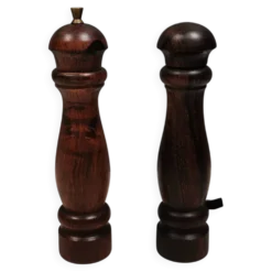 Salière et poivrière en bois de rose, Danemark 1960-70.