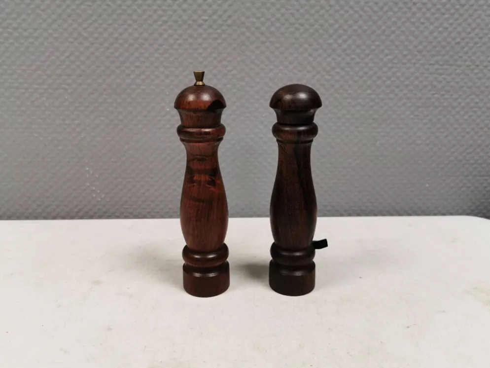 Salière et poivrière en bois de rose, Danemark 1960-70.
