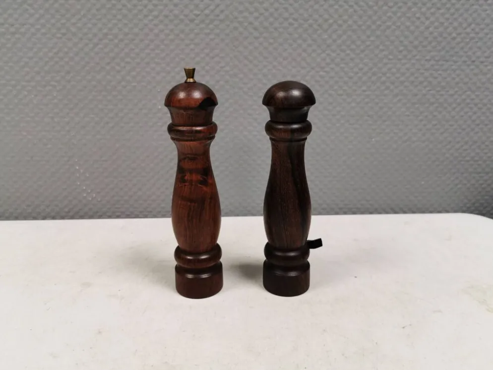 Salière et poivrière en bois de rose, Danemark 1960-70.