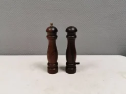 Salière et poivrière en bois de rose, Danemark 1960-70.