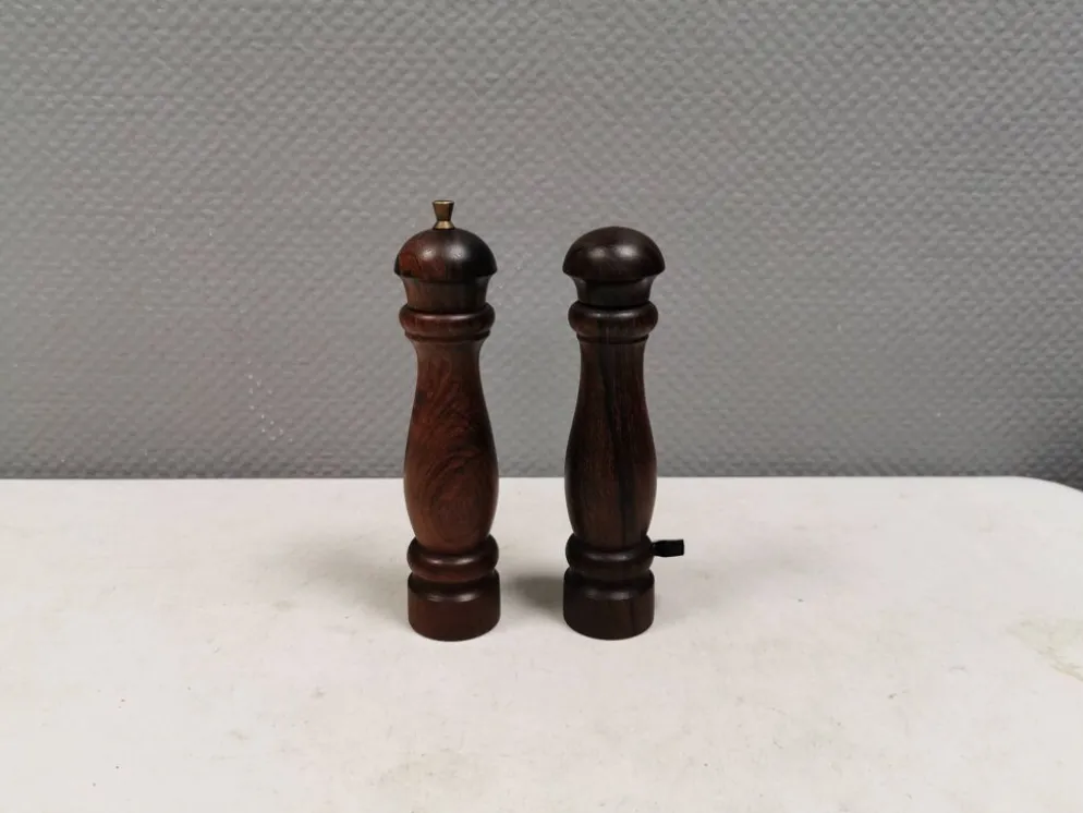 Salière et poivrière en bois de rose, Danemark 1960-70.