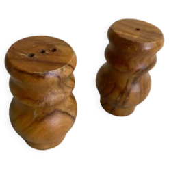 Salière et poivrière en bois d’olivier