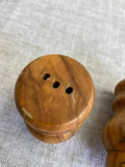 Salière et poivrière en bois d’olivier