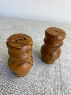 Salière et poivrière en bois d’olivier