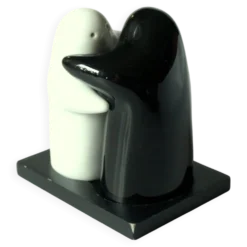 Salière et poivrière en céramique - fantômes enlacés - vintage des années 1980