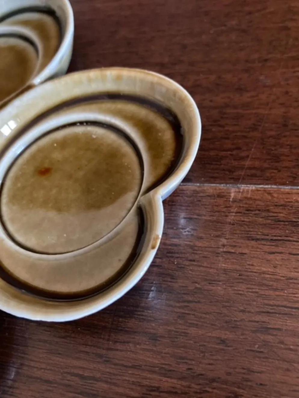 Salière et poivrière en grès vintage