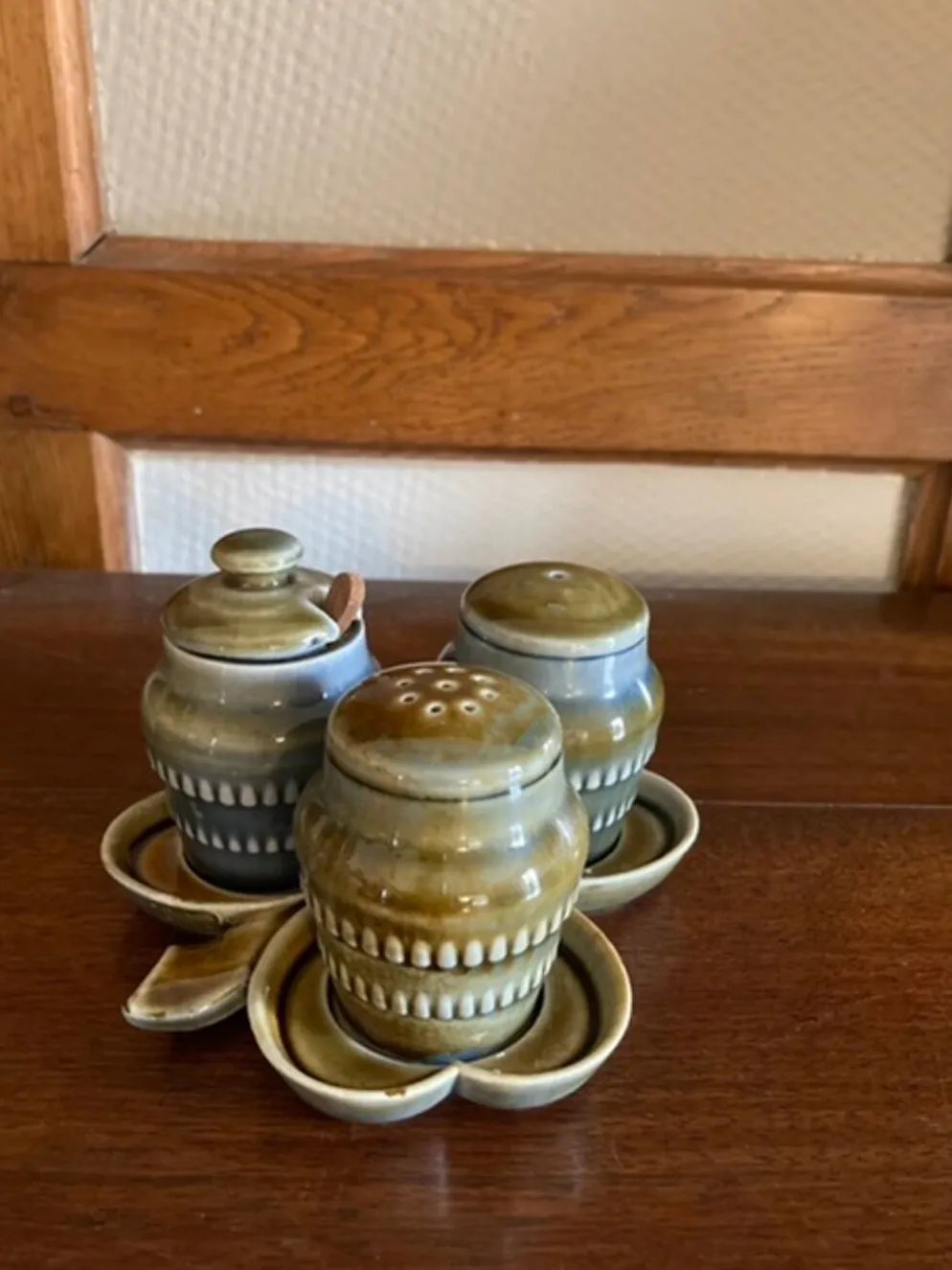 Salière et poivrière en grès vintage