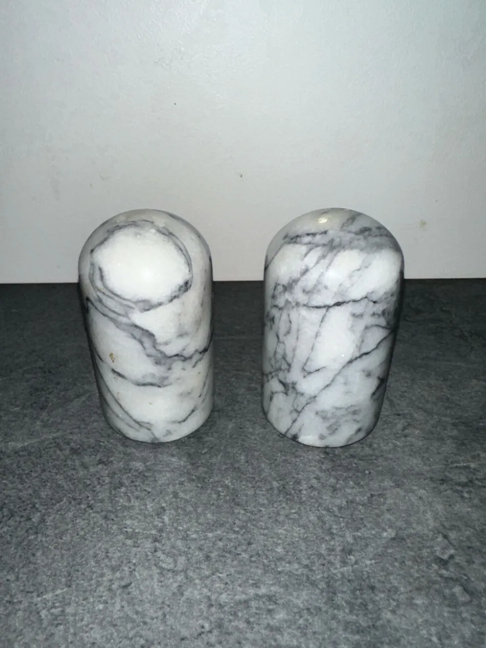 Salière et poivrière en marbre de Crrare