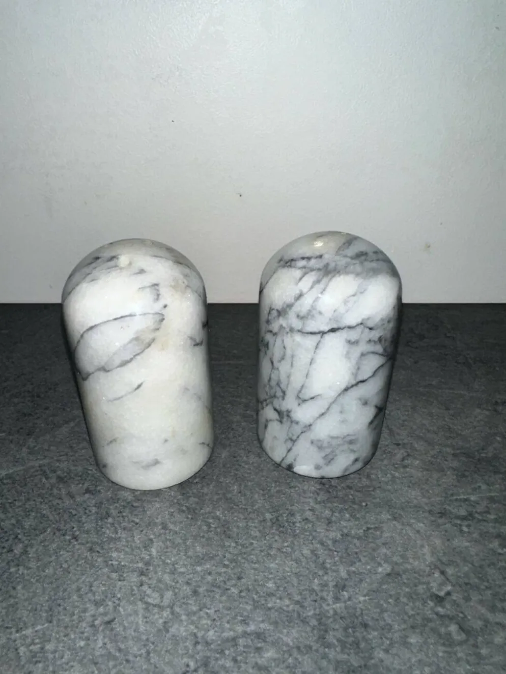 Salière et poivrière en marbre de Crrare