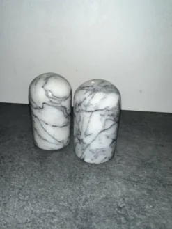 Salière et poivrière en marbre de Crrare