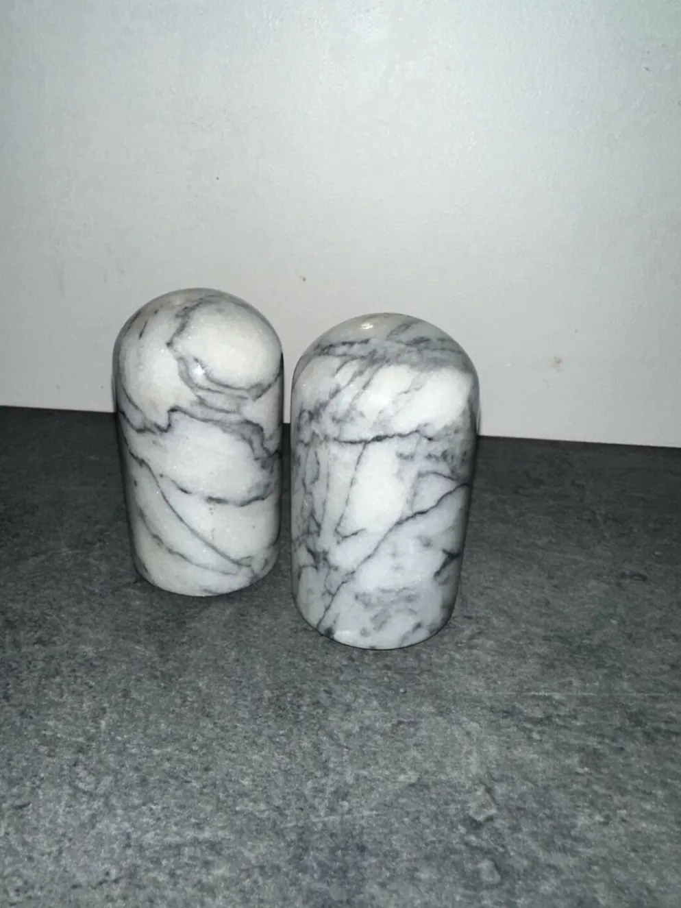 Salière et poivrière en marbre de Crrare